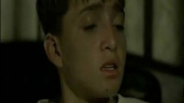 Тетка сосет и дрочит мальчику