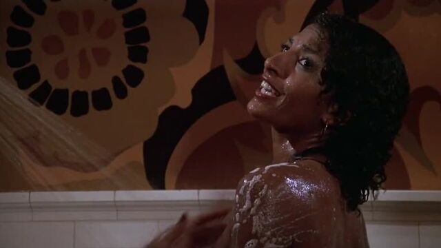 Большие мокрые сиськи пэм гриер