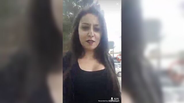 Göğüslerimi açmam diyen kızın periscope yayını