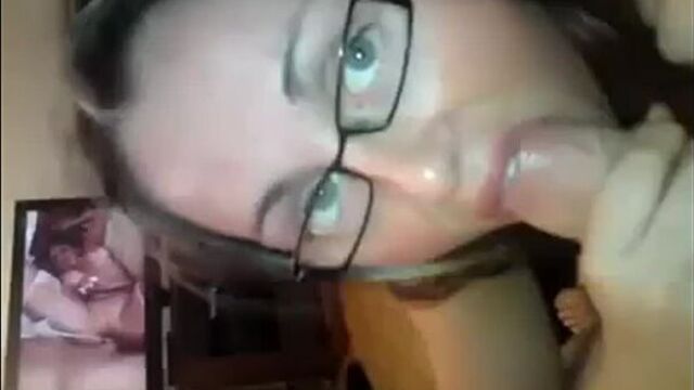 Gözlüklü ve saksocu