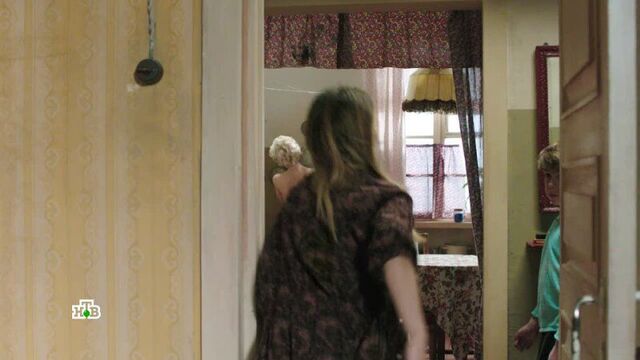 Школьник подглядывает за голой соседкой