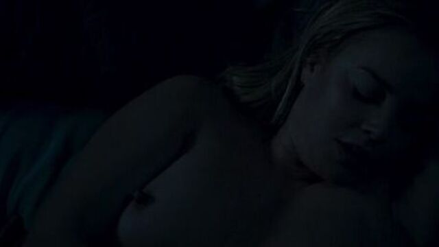 Большие сиськи актрисы секс сцена