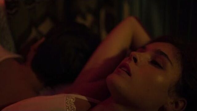 Голая девушка сос школьником