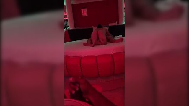 Жена изменяет, а муж дрочит