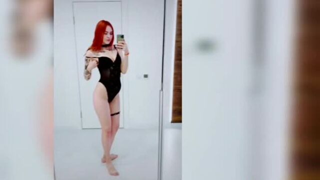 Голый тик-ток - девочка показывает себя