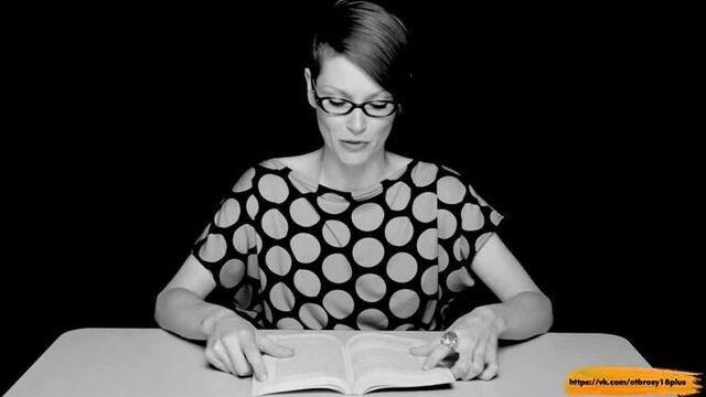 Милфа читает сказку сидя на вибраторе