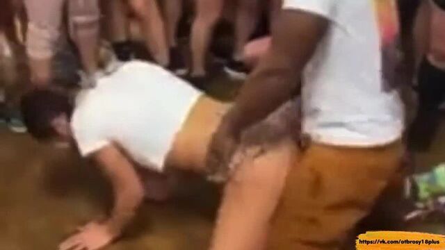 Нигеры развлекаются тверком и еблей