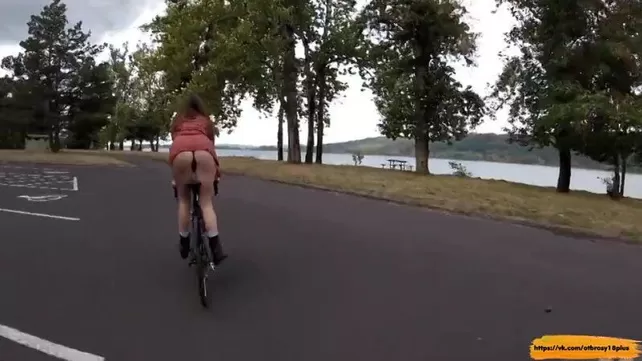 На велосипеде без трусиков порно - фото порно devkis