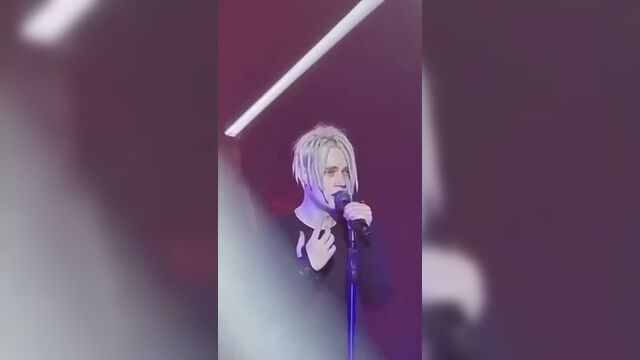 На концерте в германии у шамана отключили микрофон… но в зале были русские.