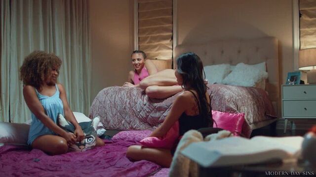 Gia derza, vina sky, jenna foxx - cum gluttons slumber party squirtfest [lesbian]