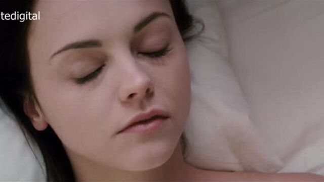 Christina ricci nude - after.life (us 2010) 1080p watch online / кристина риччи - жизнь за гранью