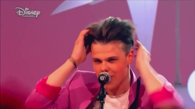 Dom harrison \ yungblud - tell it like it is (the lodge : live; disney channel uk)