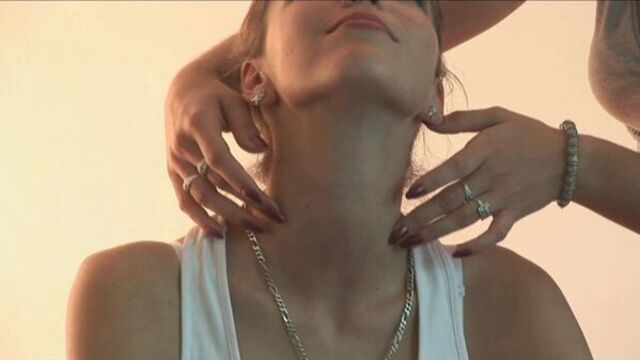 Throat fetish/female neck