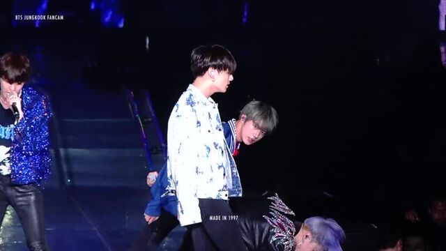 190321 bts - blood sweat & tears (jungkook focus) @ bts world tour “love yourself” в гонконге, китай. день 2