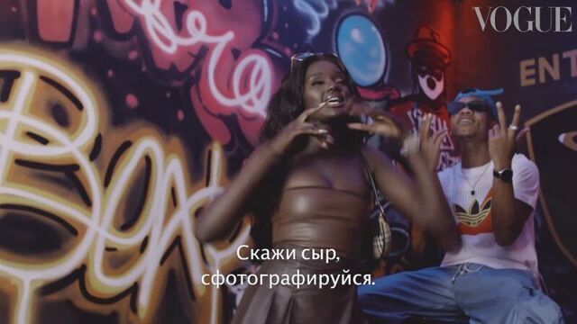 Модель даки тот показывает аккру | vogue россия