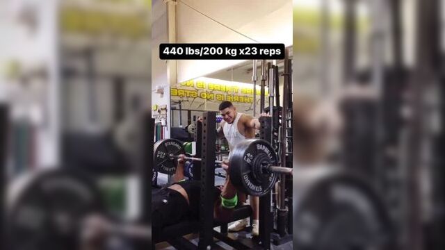 Ларри уилс жмет лежа 200 кг на 23 повторения!