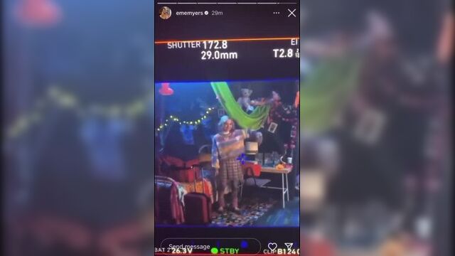 Эмма майерс на съемках уэнсдей (энид синклер, enid sinclair, wednesday)