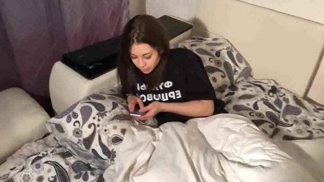 Отчим учит свою падчерицу lolly_lips (девочка блондинка сестра спит подруга студентка узкая молодая pov solo худая 2020 брат)