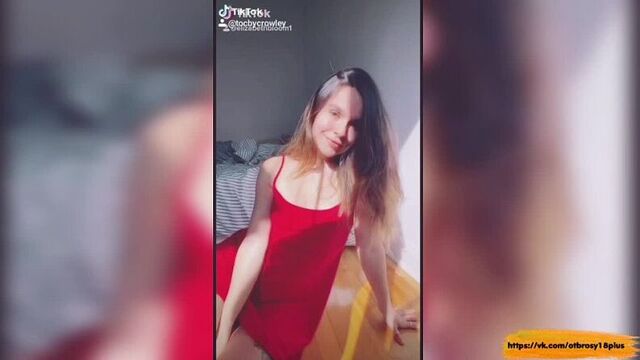 Голый тик-ток - показала откровенные платья