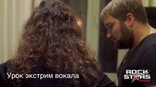 Настя на уроке экстрим вокала в rock stars school