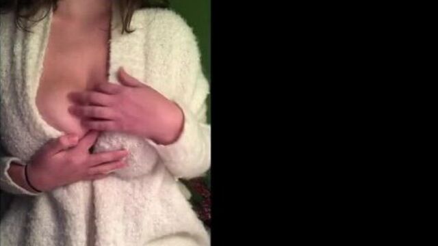 Милфа показала сочные сиськи