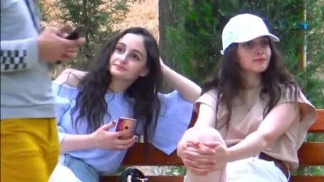 Губу закатайте обратно