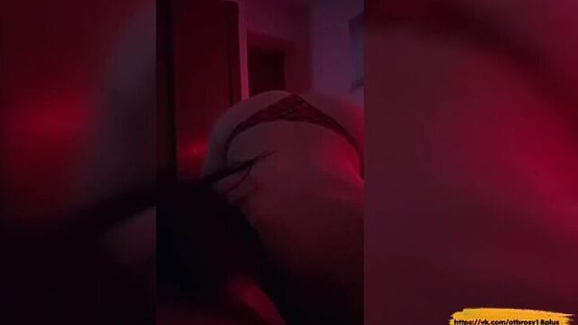 Голый тик-ток - прогнула спинку и показала попку с сисечками