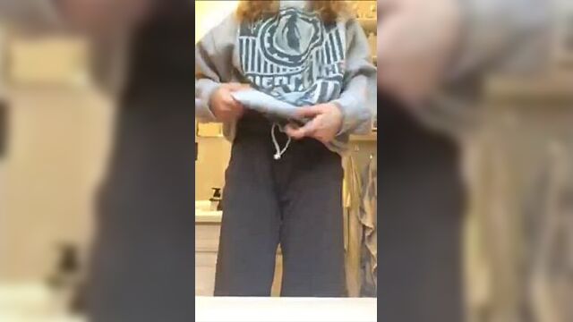 Подрочил голую соседку без лифчика в порно видеочат чат рулетка мастурбирует перископ секс вирт periscope фулл