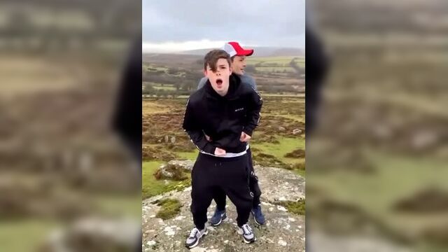 Секс на улице молодых парней 2 часть