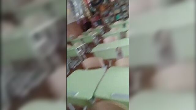 Секс в школе. трахнул учительницу