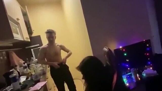 Друзья уломали на минет, вписка у хорошего знакомого, порно, трахает, русское, инцест, домашнее