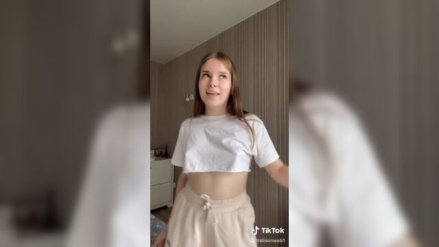 Засветила грудь в тиктоке случайно tiktok 18+ fail