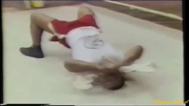 Майк тайсон качает шею