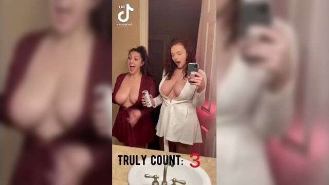 Напилась и отлизала подруге