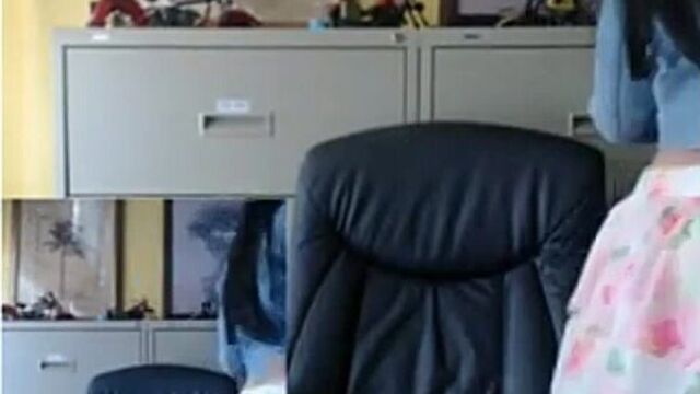 Sexsa.net скрытая камера - мастурбация в офисе под столом