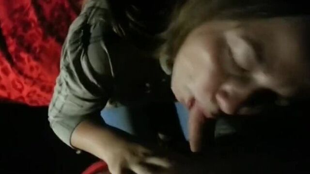 Любимая сосет хуй на камеру любовнику. русское домашнее порно. на клык, за щеку, минет. отсос