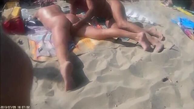 Подборка публичного секса на нудистском пляже
