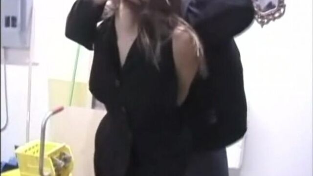 Парень напал на девушку, раздел ее, а потом связал