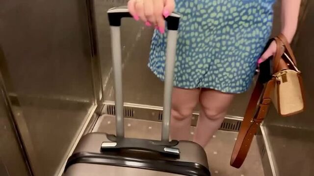 Незапланированный секс в номере отеля между пасынком и его мачехой