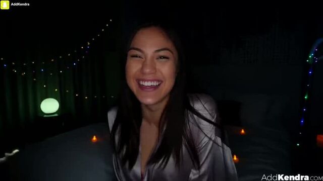 Сочная_азиатка_сняла_шелковый_халат