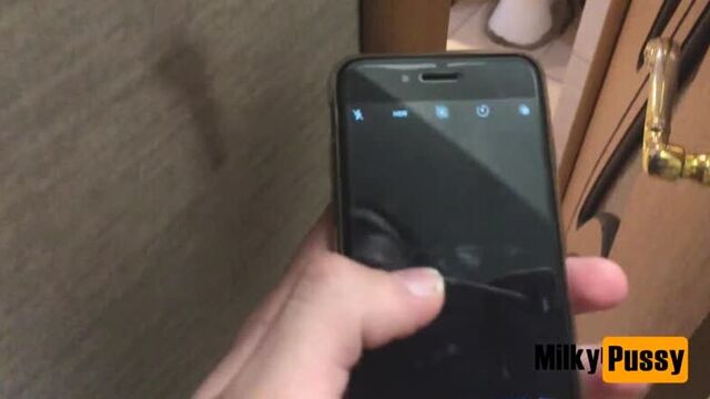 Увидел как сестра мастурбирует в душе, и уговорил ее заняться сексом. hd 1080p