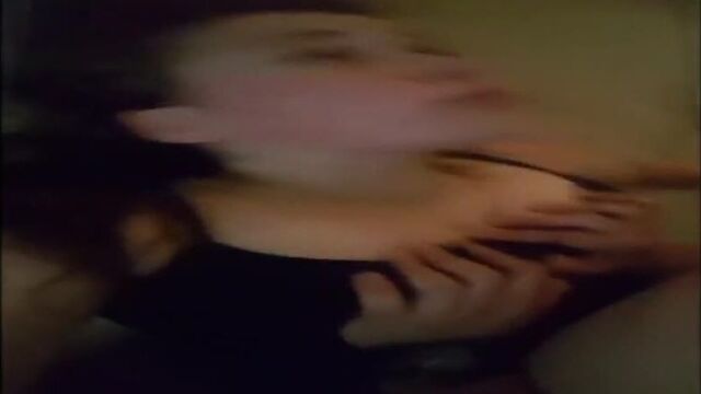 Подросток записывает ее первый раз блять в перископе