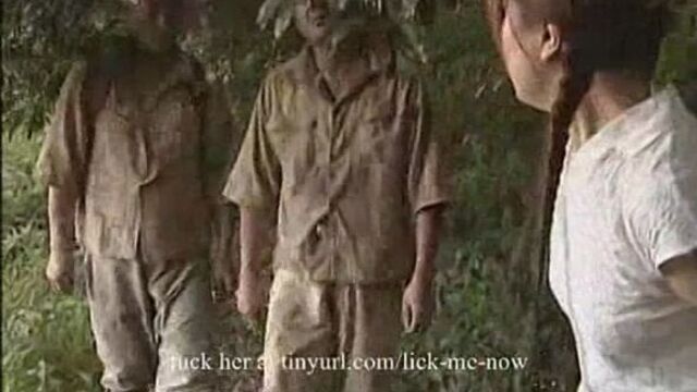 Голодные солдаты трахнули на шару молодую японку