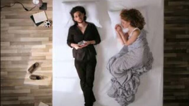 Спящая девушка.