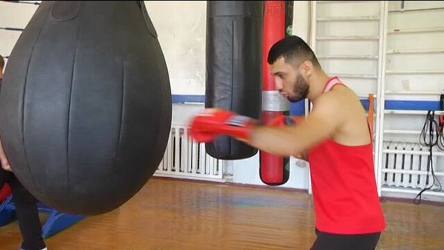 Курский боксёр отправил украинского соперника в нокаут на «вечере бокса»