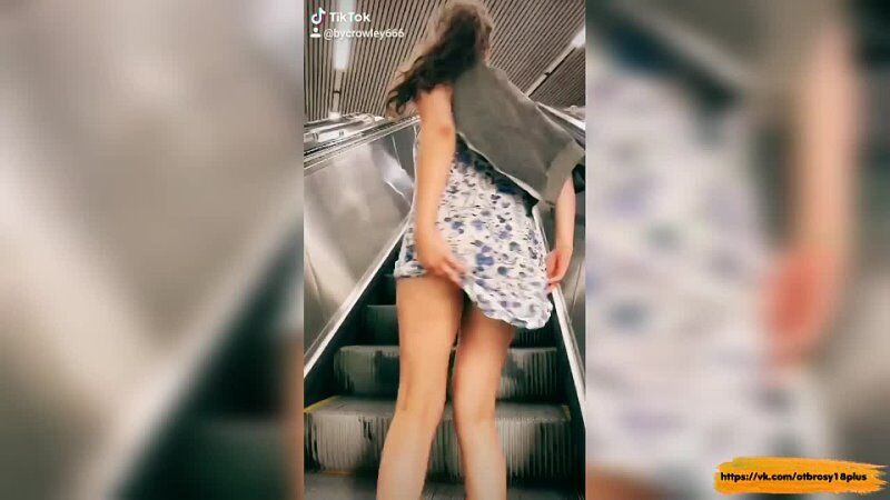 Порно подглядывание под юбки на эскалаторе метро (68 фото) - порно и эротика hubsex99.ru