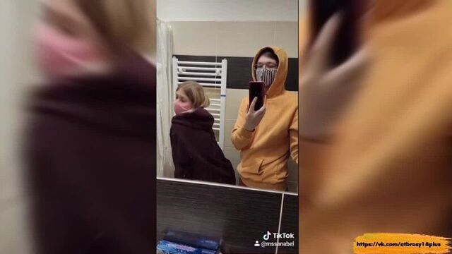 Голый тик-ток - танцевала у зеркала пока ее ебали