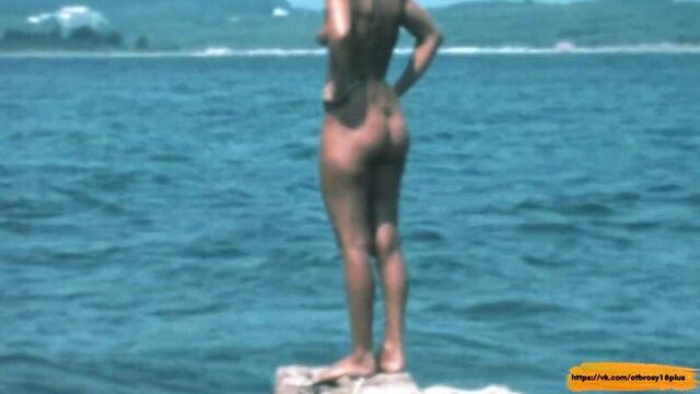 Винтажные сисечки на пляже