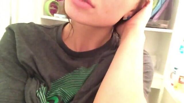 Видео показывает сиськи на камеру [720p] 18.mp4