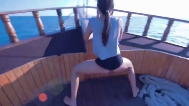 Дикие лесбиянки - фемдом страпоном